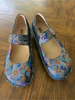 Alegria Multicolor Floral Mary Jane Flats with Peace Button Size 38 Excellent